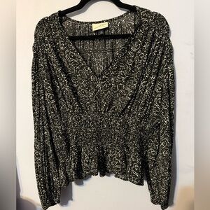 Universal Thread Black and White Floral Blouse